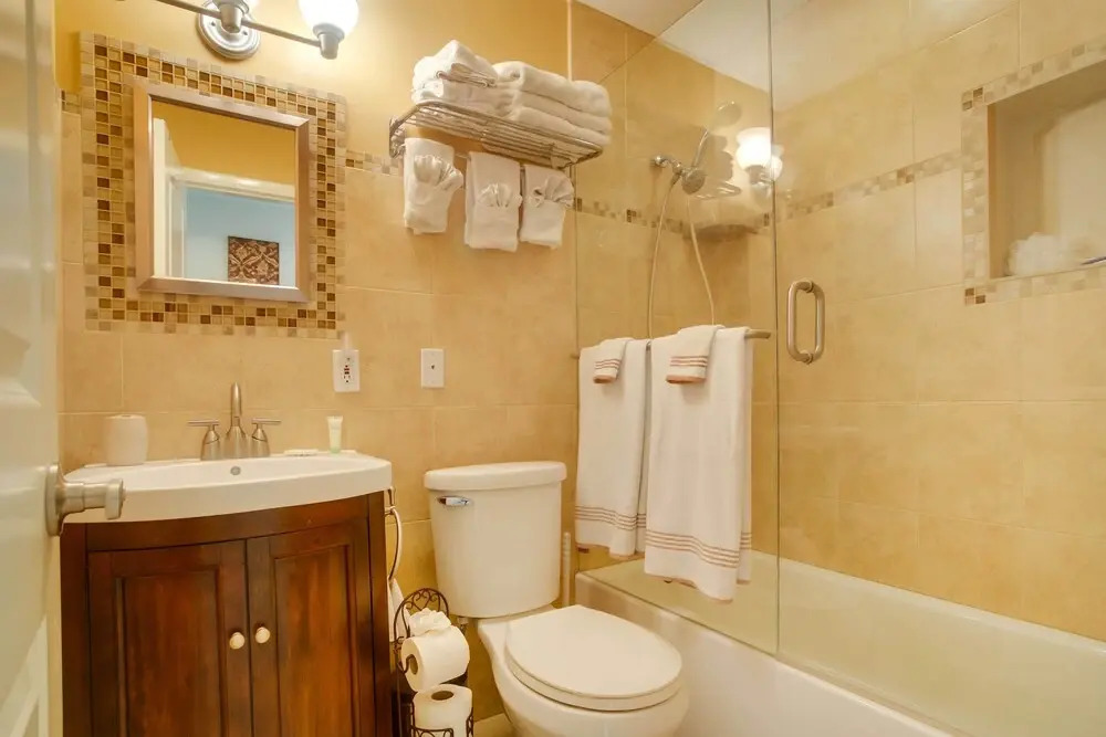 Charming Home w/ Patio Near Vanderbilt Beach