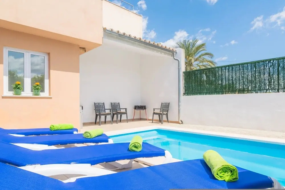 Goixa in Lloseta With 3 Bedrooms and 2 Bathrooms