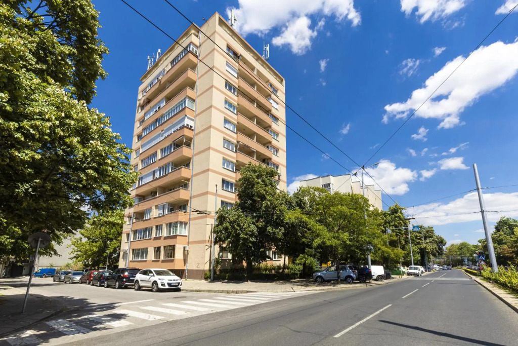 Bright Modern 2BD Apartment with Panoramic View