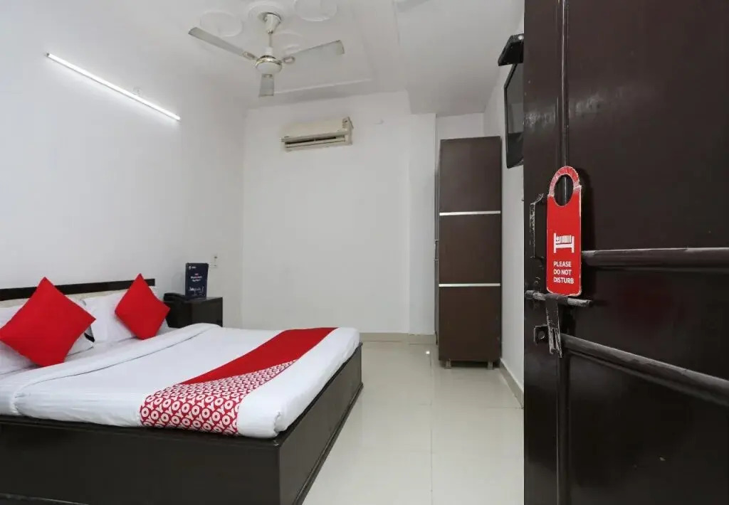 Taj Guest House By OYO Rooms