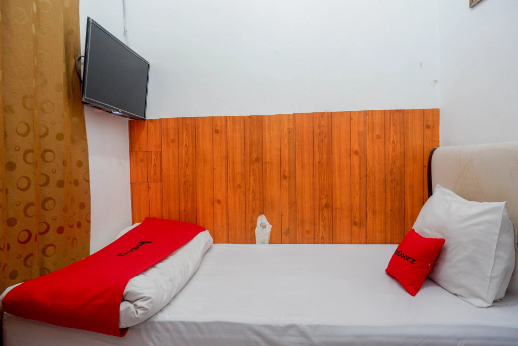 RedDoorz At Golden Inn Tugu Yogyakarta