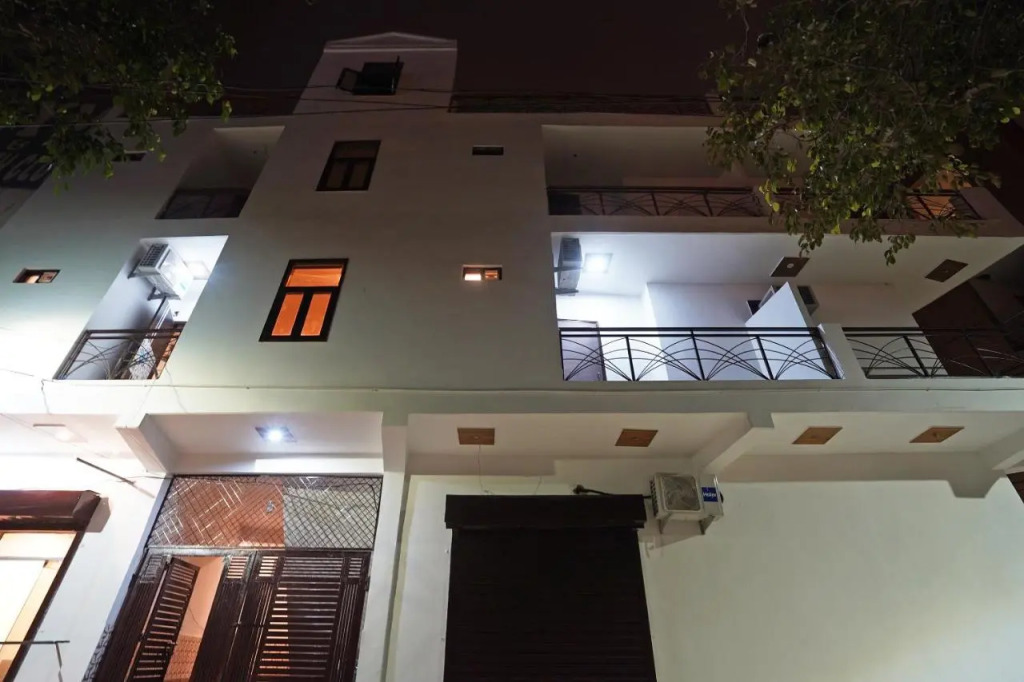 Qlark White Palace by OYO Rooms