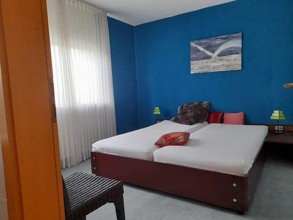 3 Bed House - Sleeps 6 - Parking - Wifi