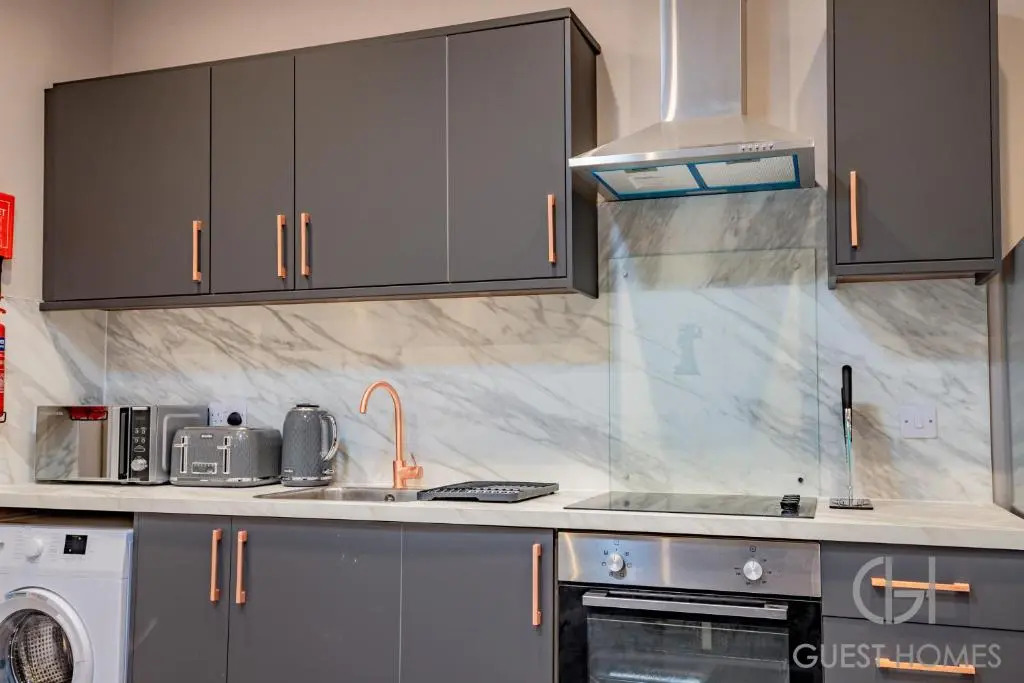 Worcester 1 Bed Apartment With Private Entrance