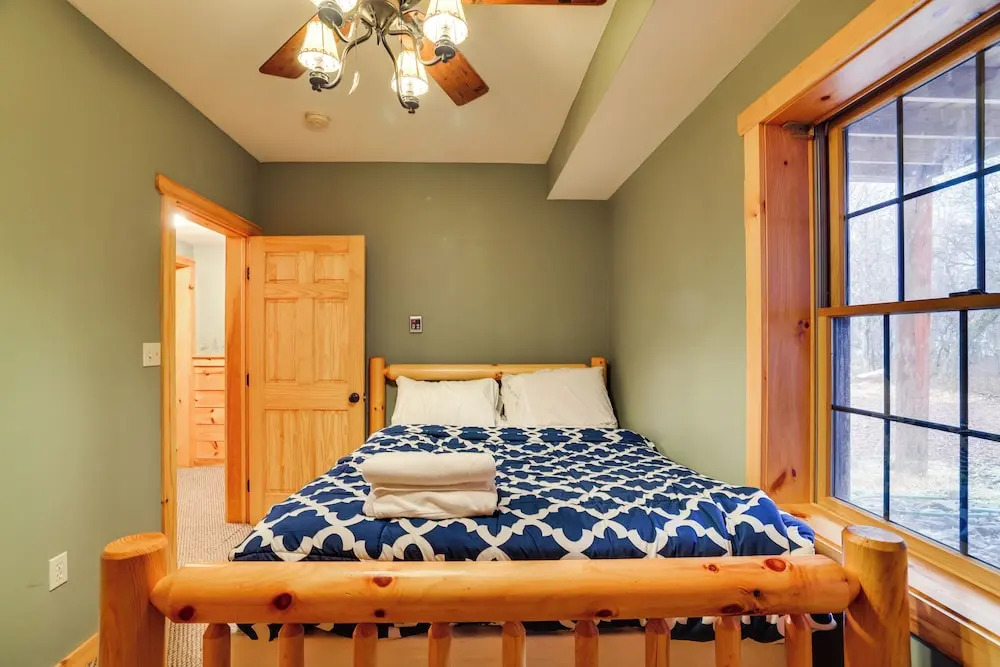 Hot Tub, Deck & Beach Access: Albrightsville Cabin