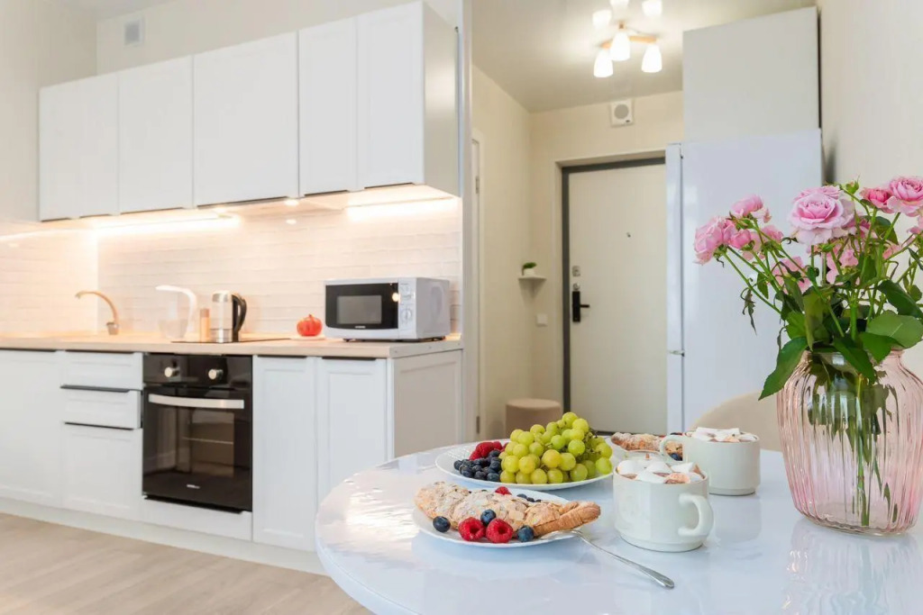 Spacious studio on Aviatorov Street