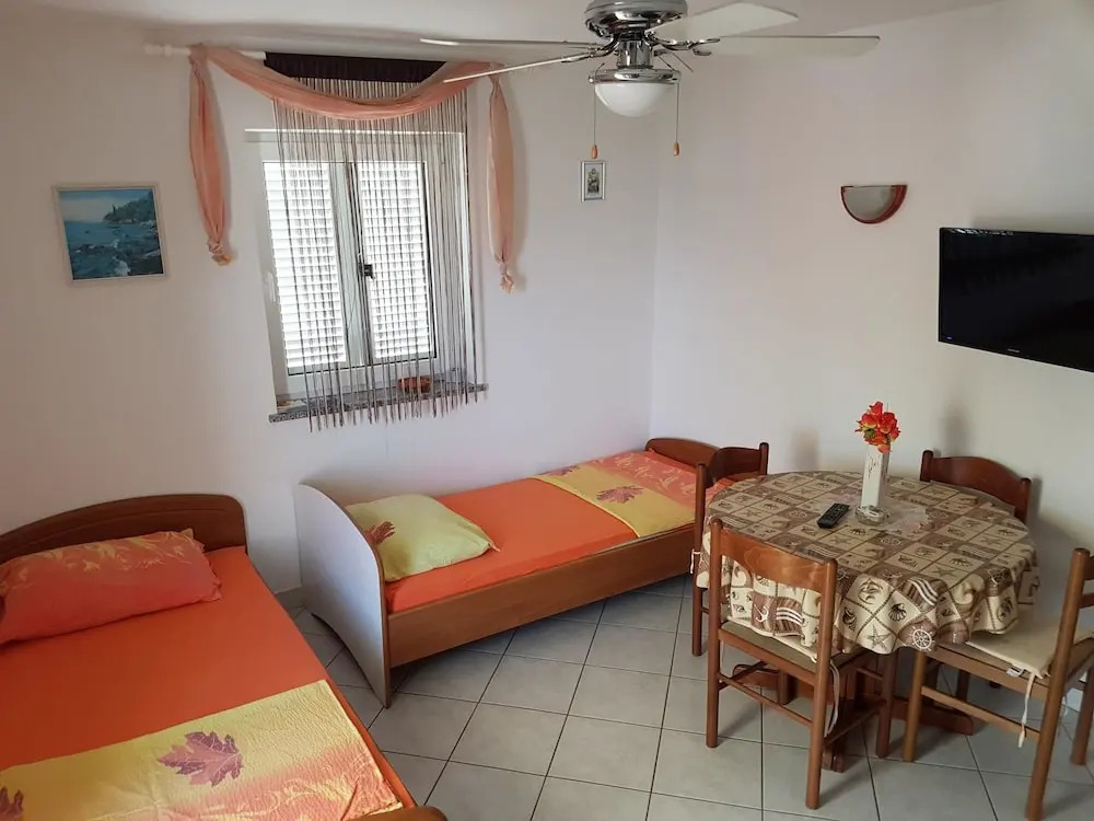 Apartment With one Bedroom in Pag, With Wonderful sea View, Enclosed Garden and Wifi - 100 m From the Beach
