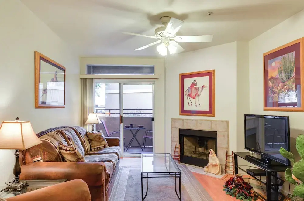 Deck & Resort Amenities: Phoenix Escape By Hiking