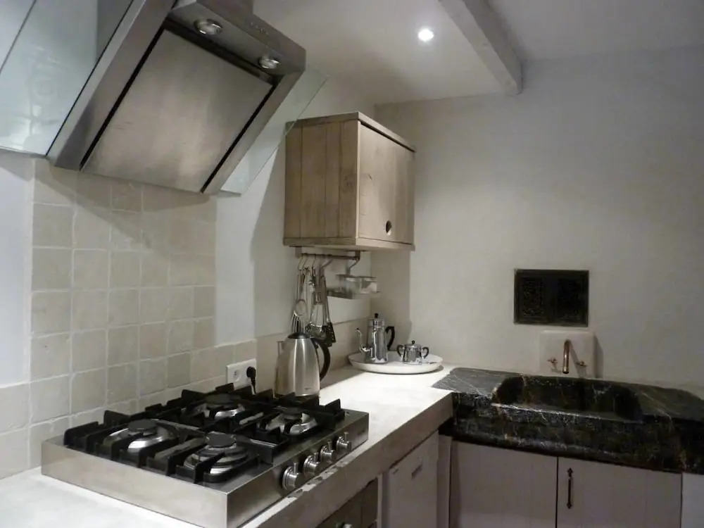 House La France -Ramparts & Riverside Apartment