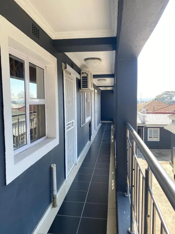 Gold Crown One Bedroom Self-Catering Apartment With NetFlix & YouTube