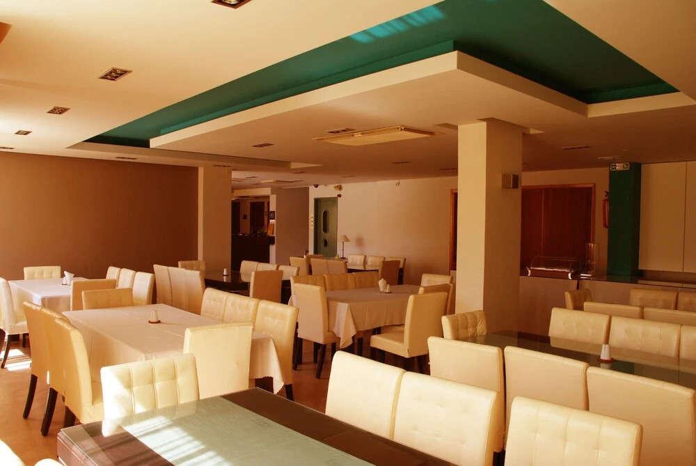 Saronis Hotel