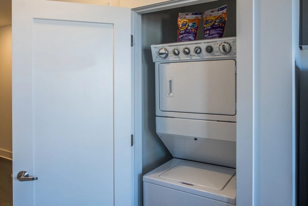 Atlantic 1 BR Apt w/ Balcony & Pool by Frontdesk