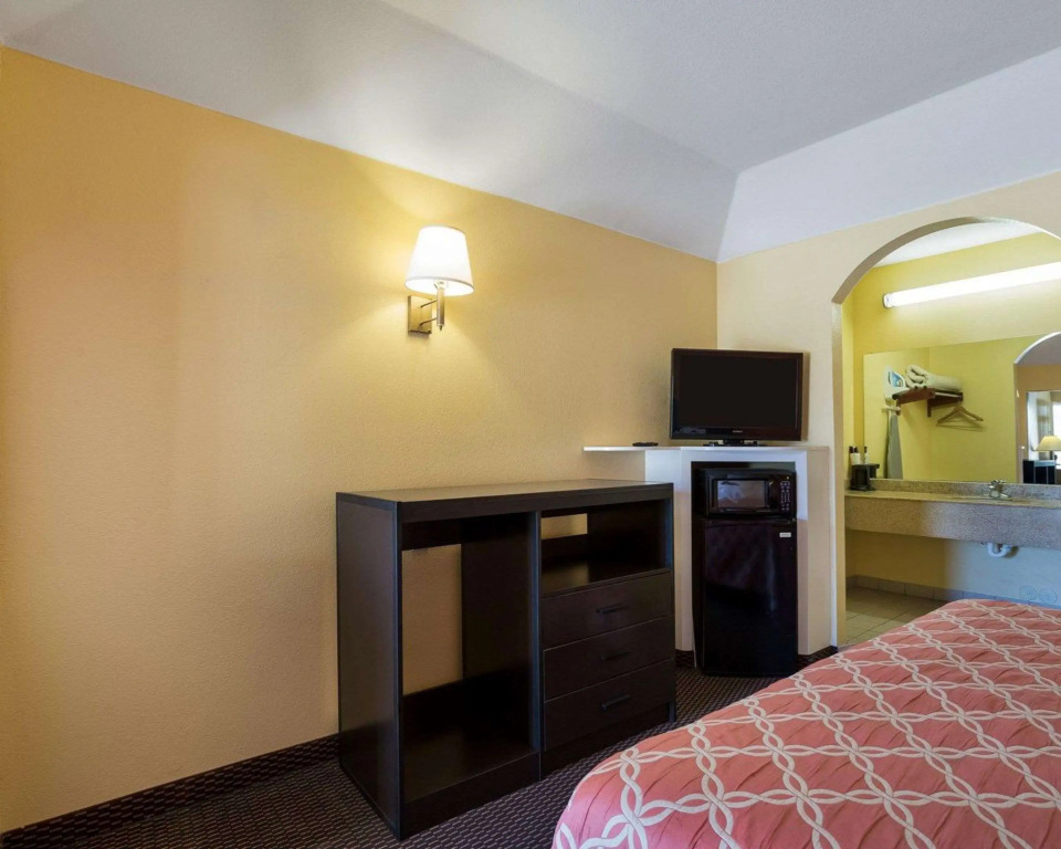 Rodeway Inn & Suites Humble IAH