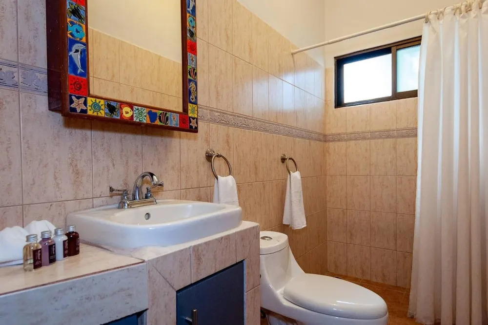 Bromelia 6 - 2 BR Condo Just 2 Blocks From Beach and Town