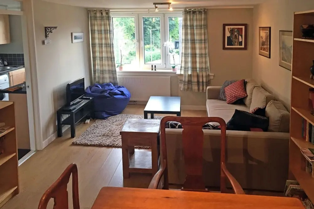 Bright, Spacious 2 Bedroom Apartment in Stockbridge