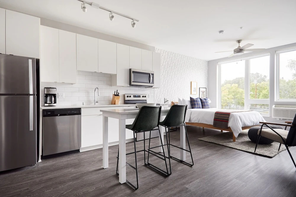 Sonder — Luna Apartments