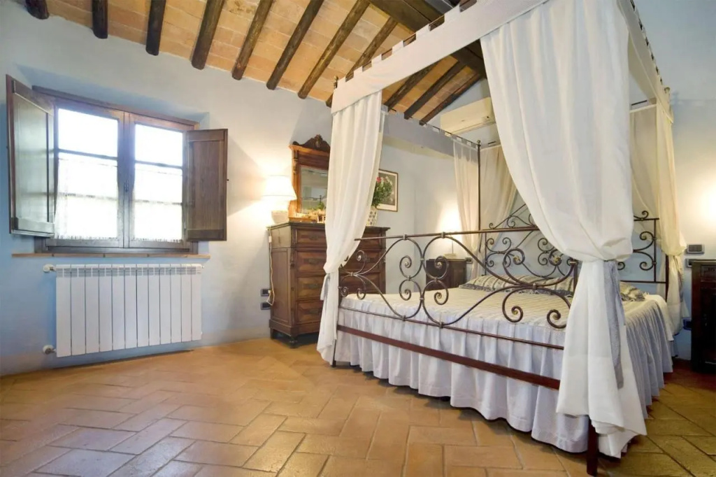 Villa Le Rondini by Salogi Villas