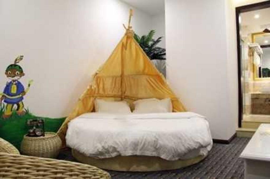 Xiamen Alice Theme Hotel