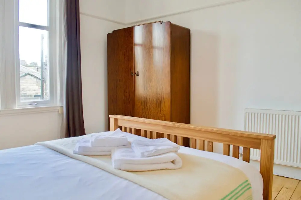 2 Bedroom Flat By The Water Of Leith