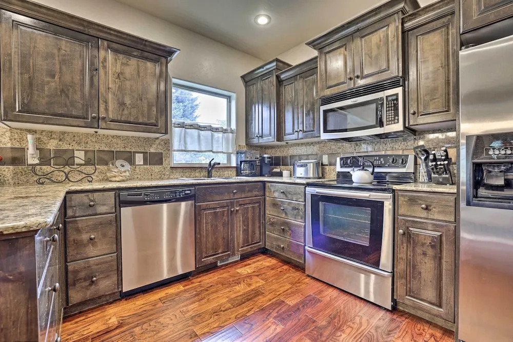 Chic House w/ Patio: 2 Blocks to Payette Lake!