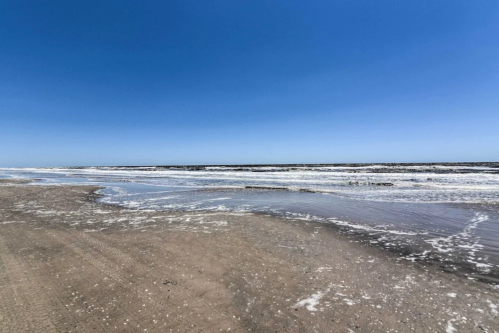 Steps to Coast: Bolivar Peninsula Beach House!