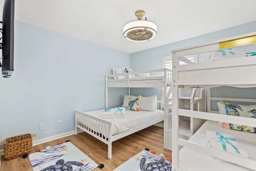 Sunshine House! 3BR 2BA Sleeps 9! Your Perfect Retreat for Comfort and Style