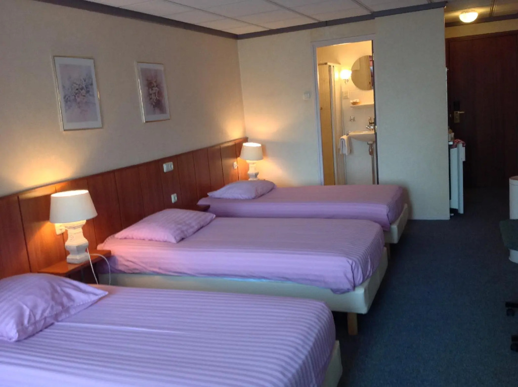 SuyderSee Hotel