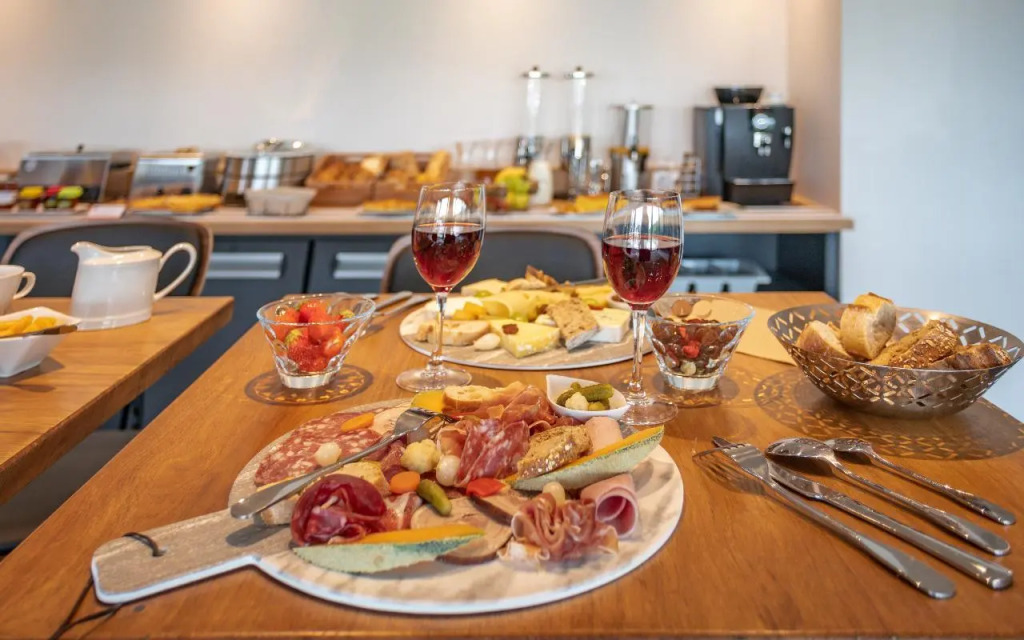 Brit Hotel Ploermel - Hotel de lHippodrome