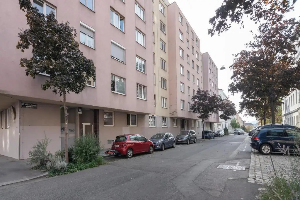 Modern, bright Studio -close to the center in a quiet area