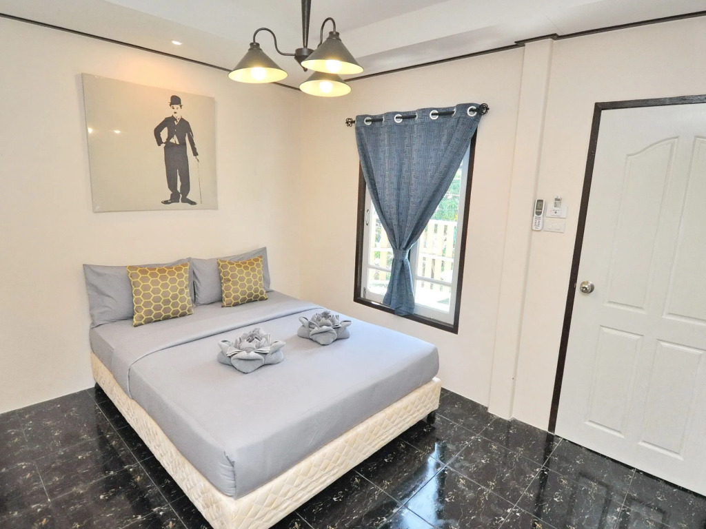 Sidewalk Boutique Hotel and Cafe