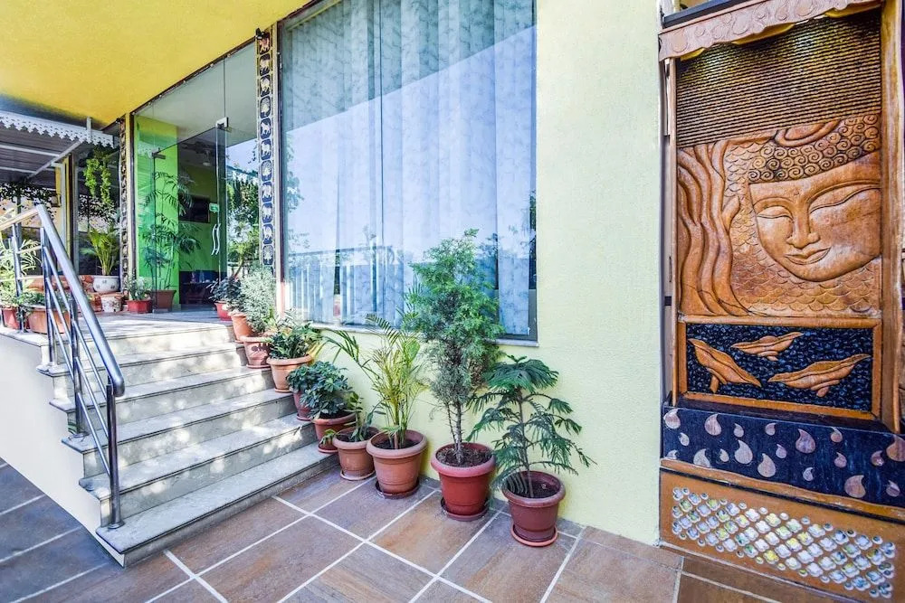 FabHotel Everest International