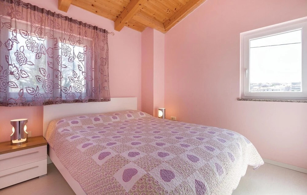 2 Bedroom Awesome Home In Rovinjsko Selo