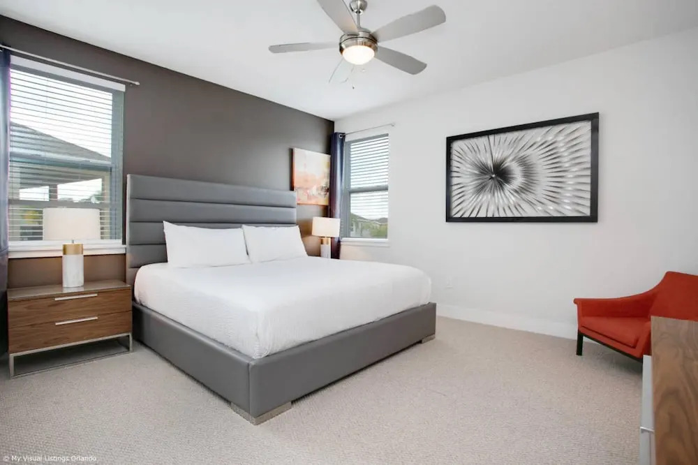 Stylish Family Home Sleeps 22 Enc101