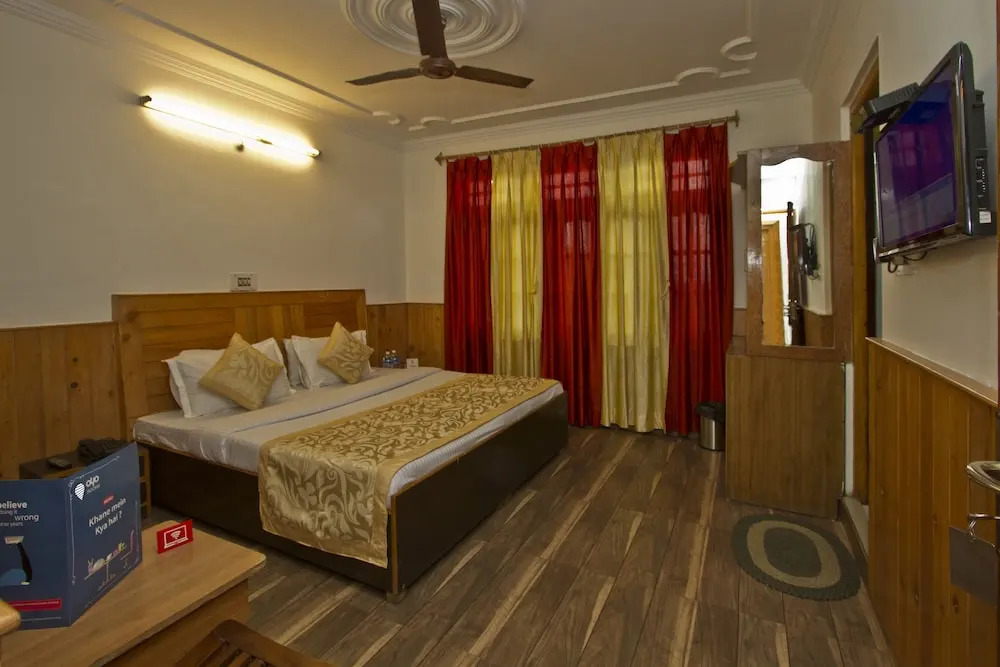 OYO 4605 Hotel Aakarsh