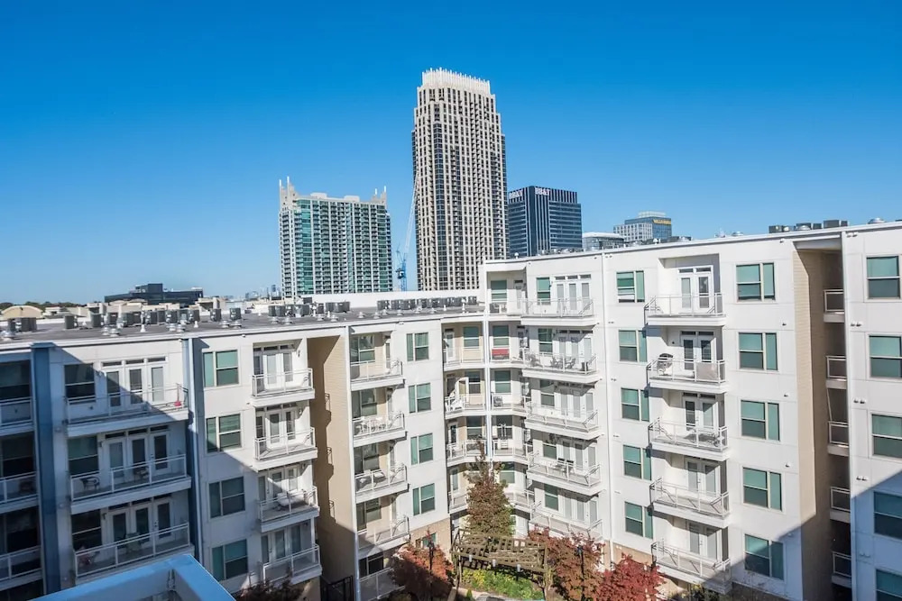 Atlantic 1 BR Apt w/ Balcony & Pool by Frontdesk