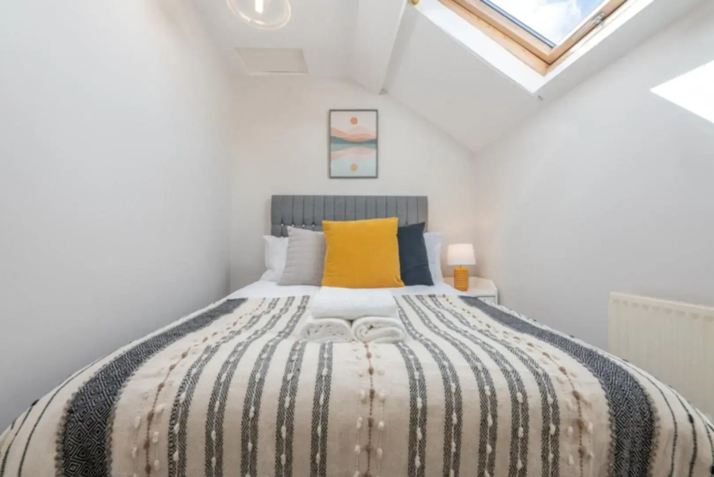 The Coach House Roath - Short Let Cardiff - DYZYN Living - Albany Road