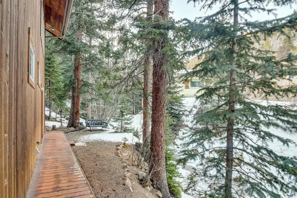 Scenic Creekside Retreat! Rocky Mountain Cabin