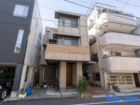 Higashi Komagata House by Tranova