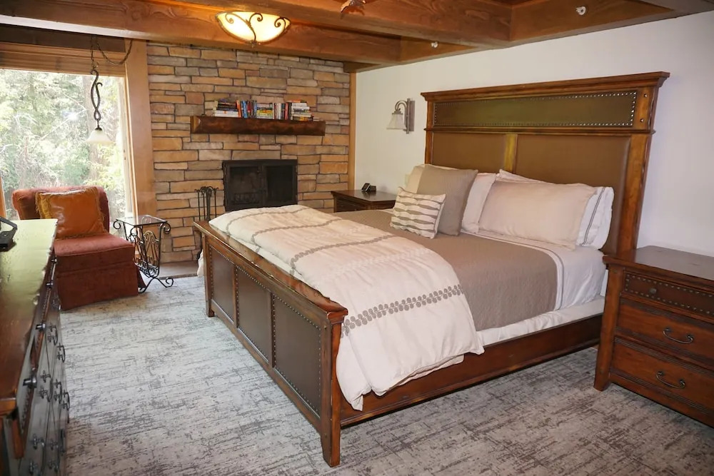 Recently Remodeled Including New Appliances - Corner Unit - River Location 3 Bedroom Condo by RedAwning