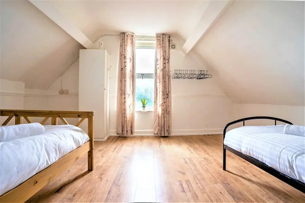 Travellers Stays In The Heart Of Orrell Park