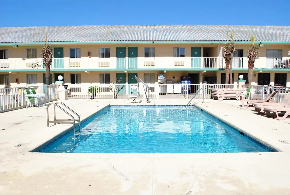 Coconut Grove Motor Inn