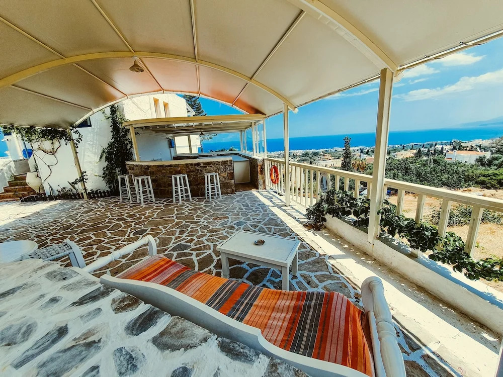 Beautiful and Spacious Room near Cretan Sea