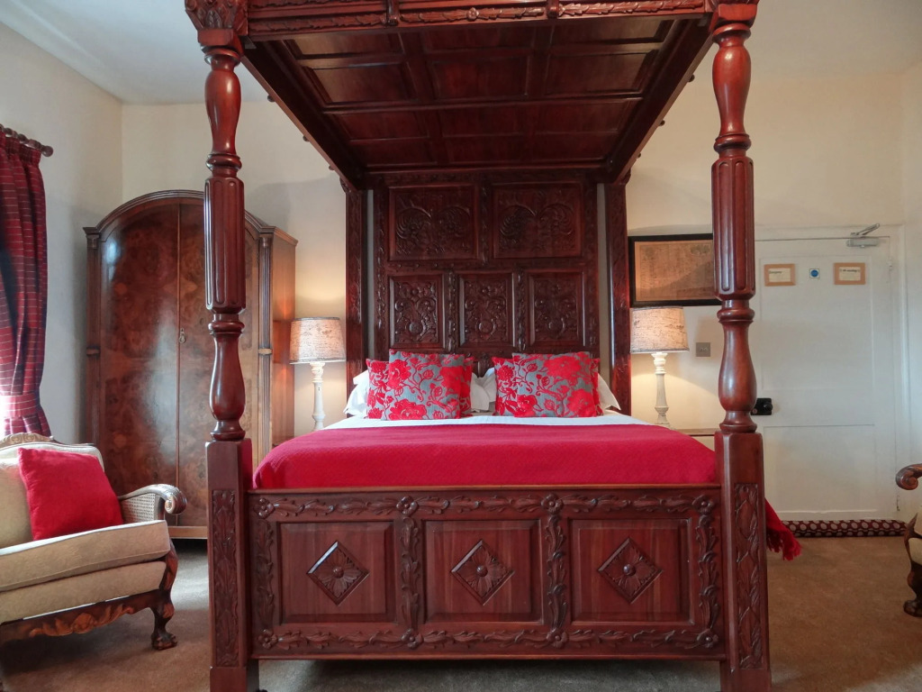 Rollestone Manor B&B and Restaurant