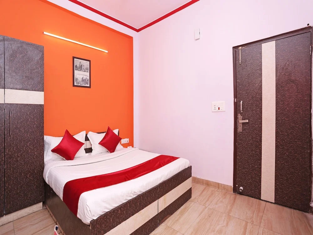 OYO 11407 Hotel Royal King