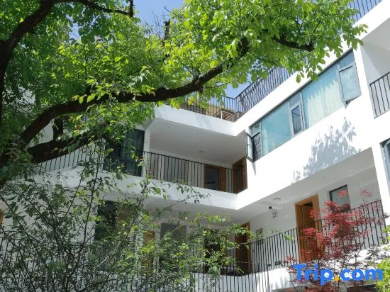 Liuba Front and Back Courtyard Themed Homestay