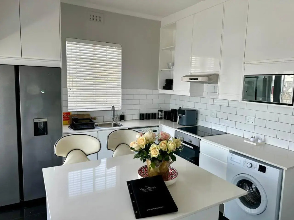 21 Cheviot Place - Penthouse with Sea View A & B