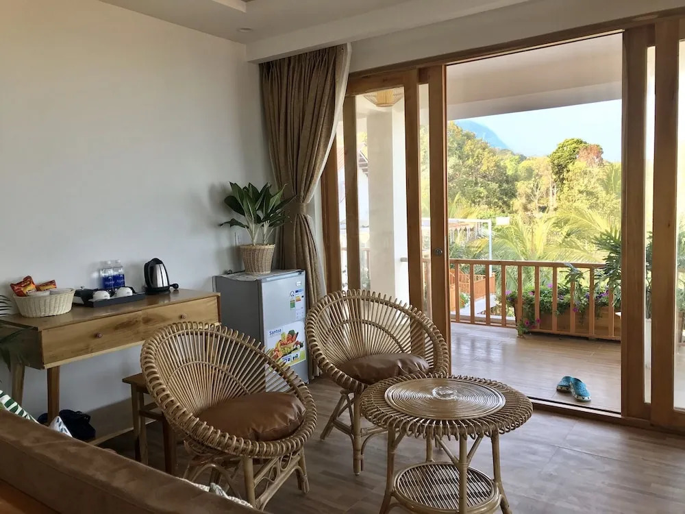Naomi Resort