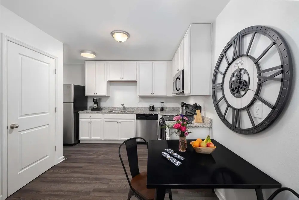 JURNY - Close to Music Row - 4 Bedroom Apartments