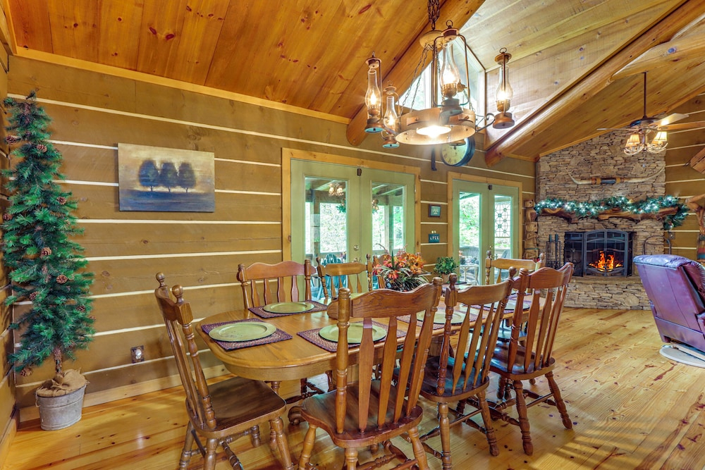 'drifting Feather' Mountain Cabin: Waterfront Deck