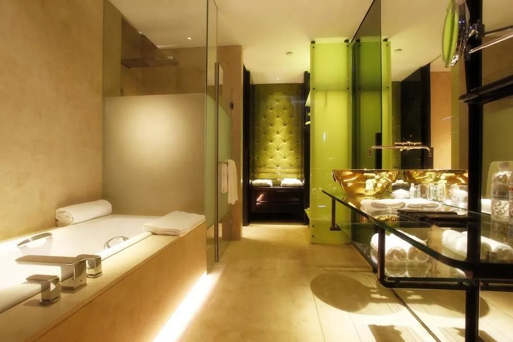 Cineaste Garden Hotel